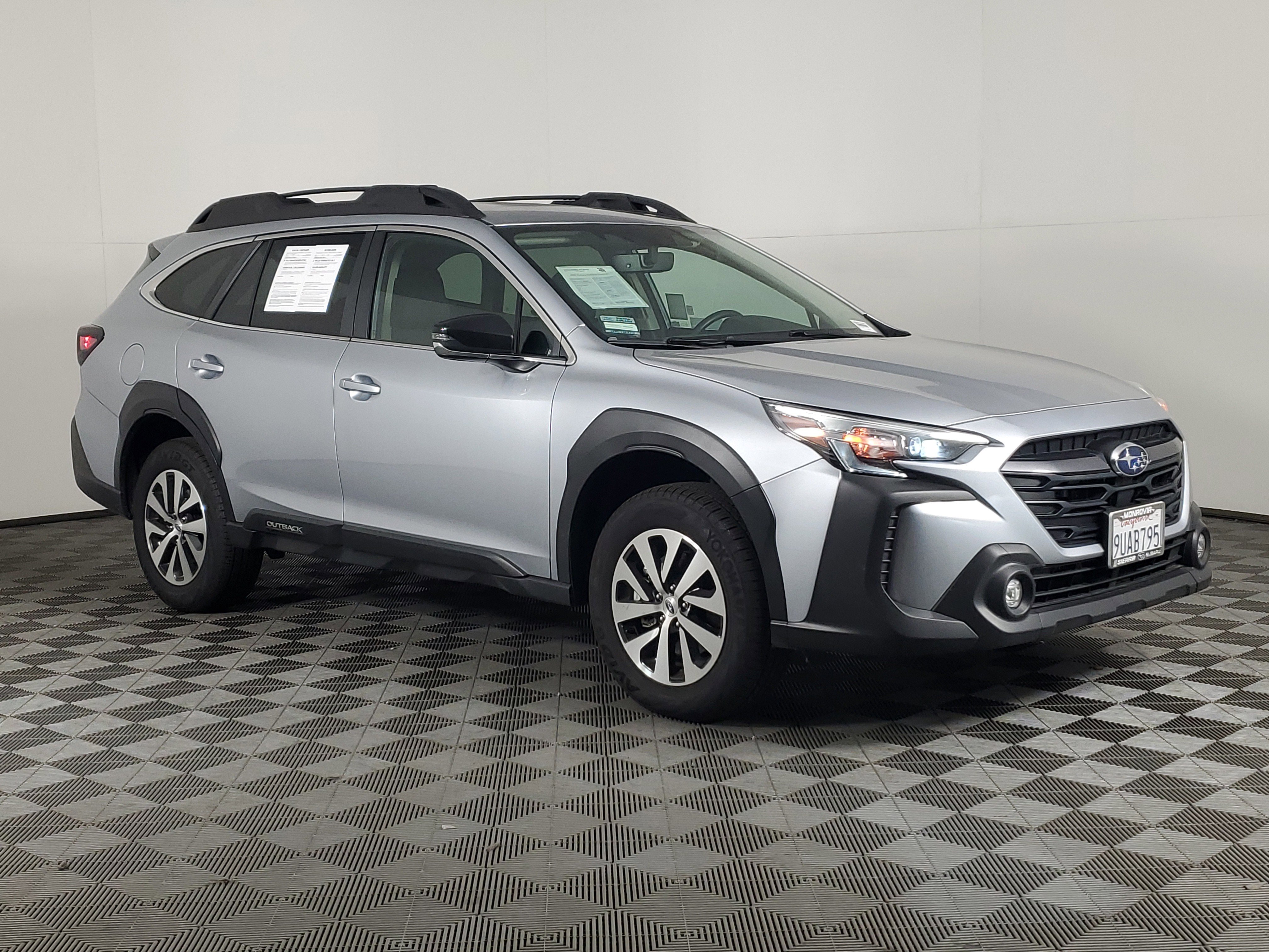 Used 2025 Subaru Outback Premium image 2