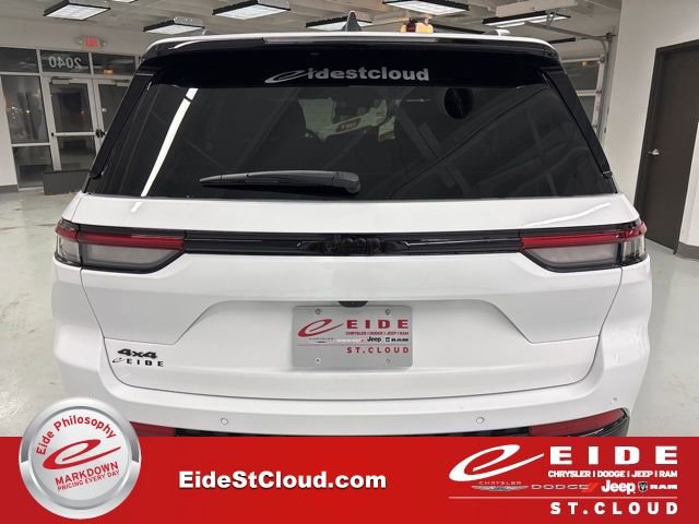 New 2025 Jeep Grand Cherokee Altitude image 8