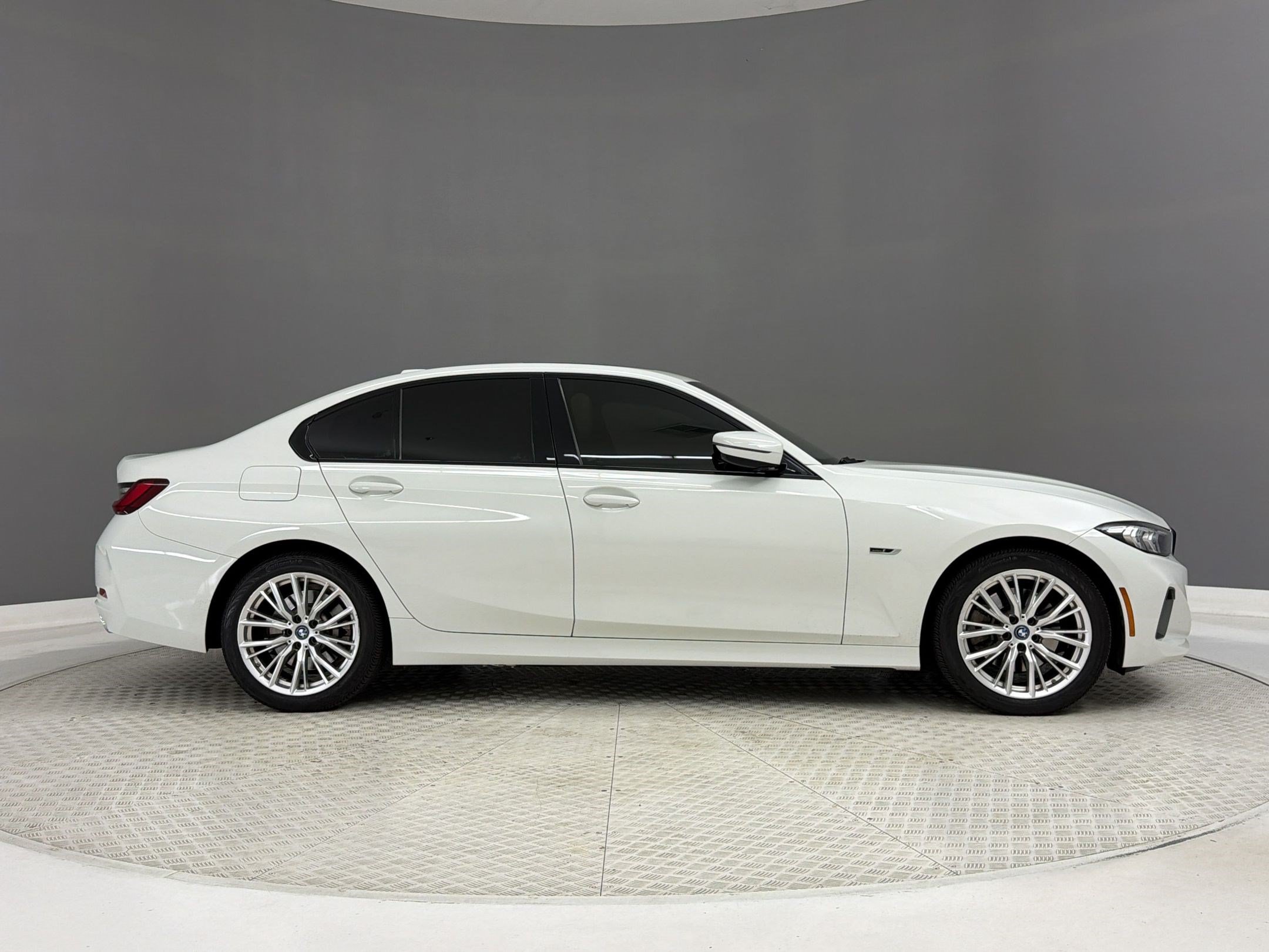 Used 2023 BMW 330e w/ Driving Assistance Package RWD image 8