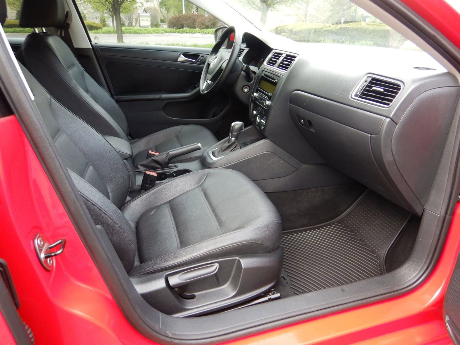 Used 2011 Volkswagen Jetta SE FWD image 18