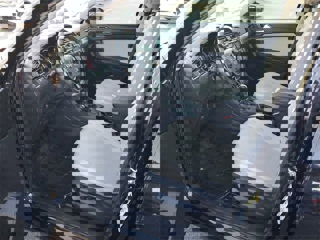 Used 2018 Volkswagen Tiguan SE image 16