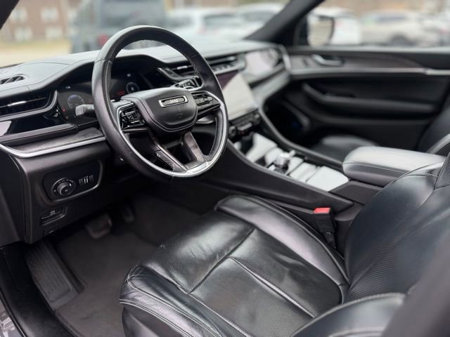 Used 2022 Jeep Grand Cherokee Overland w/ Luxury Tech Group IV image 16