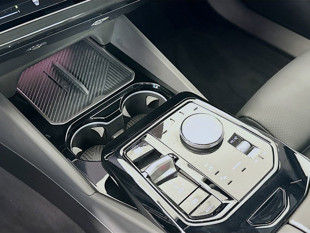 Used 2025 BMW 530i 530i w/ Premium Package image 17