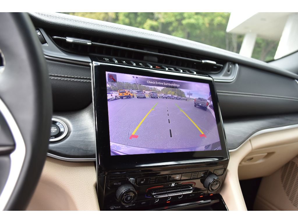 Used 2023 Jeep Grand Cherokee Limited image 24