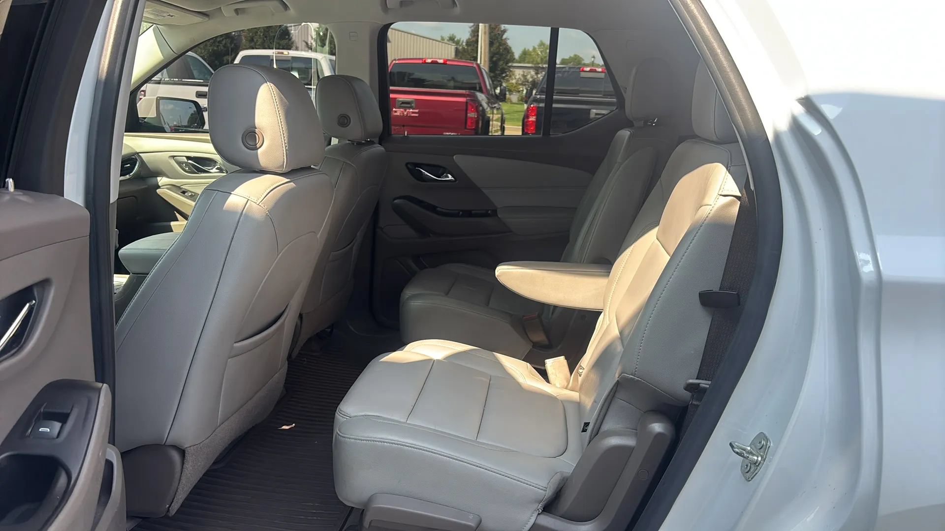 Used 2020 Chevrolet Traverse LT w/ LT Premium Package AWD/4WD image 21