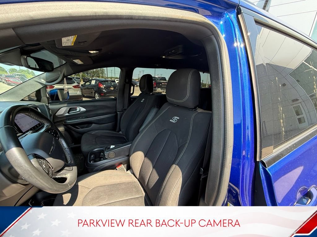 Used 2021 Chrysler Pacifica Touring w/ S Appearance Package FWD image 7
