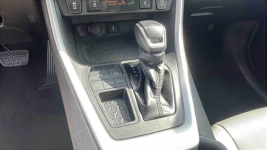 Certified 2021 Toyota RAV4 XLE Premium image 16
