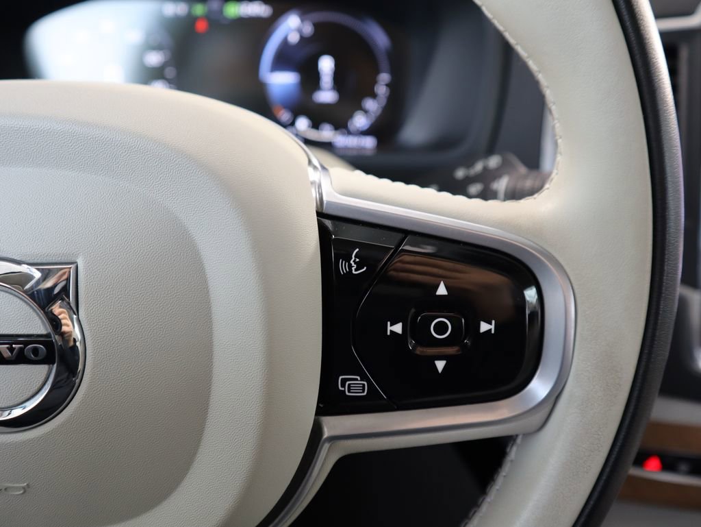 Used 2022 Volvo XC90 T8 Inscription Expression image 12