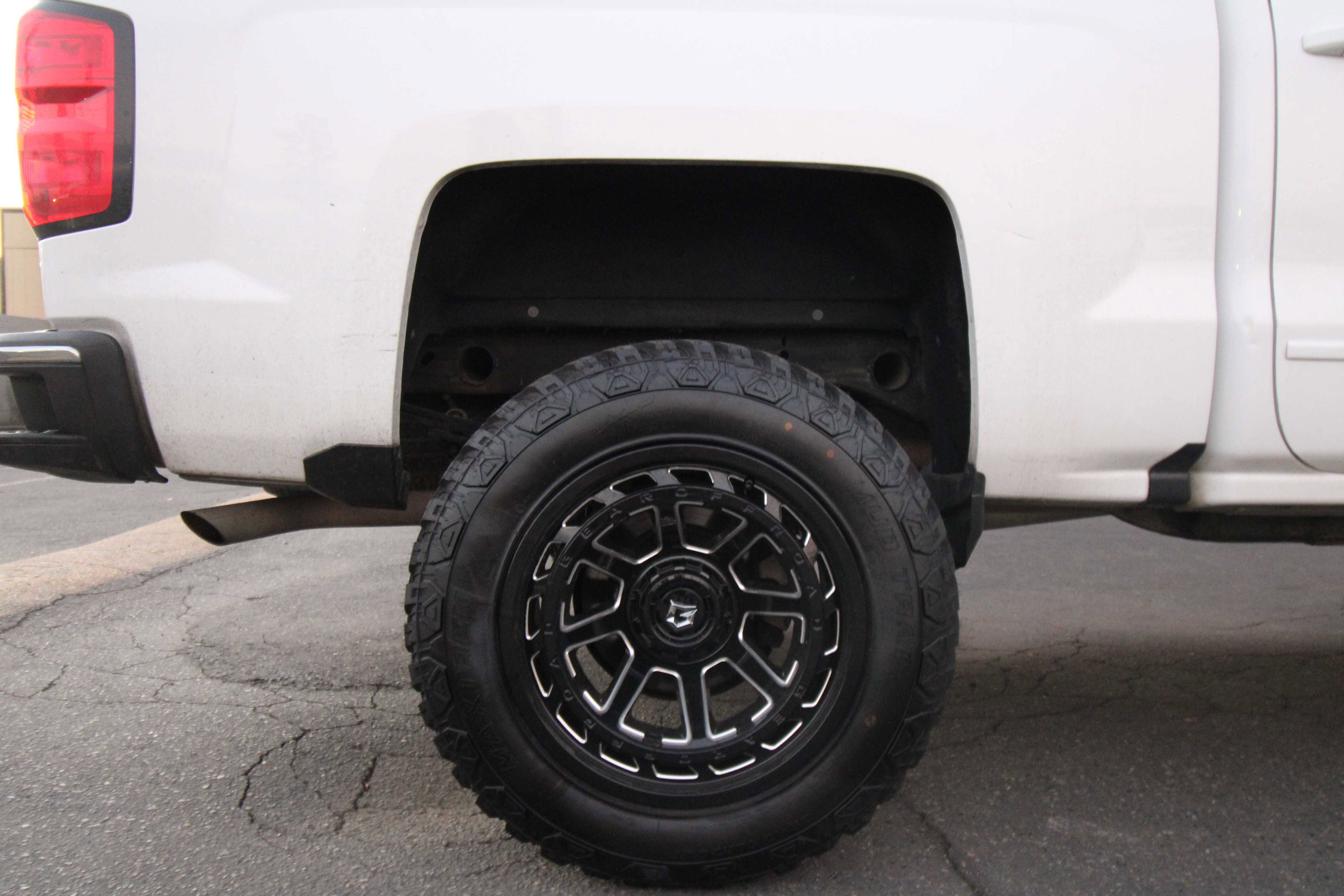 Used 2018 Chevrolet Silverado 1500 LT w/ All Star Edition image 25