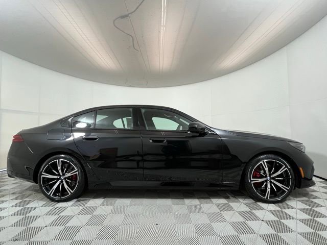 Used 2026 BMW 530i xDrive w/ M Sport Package image 8