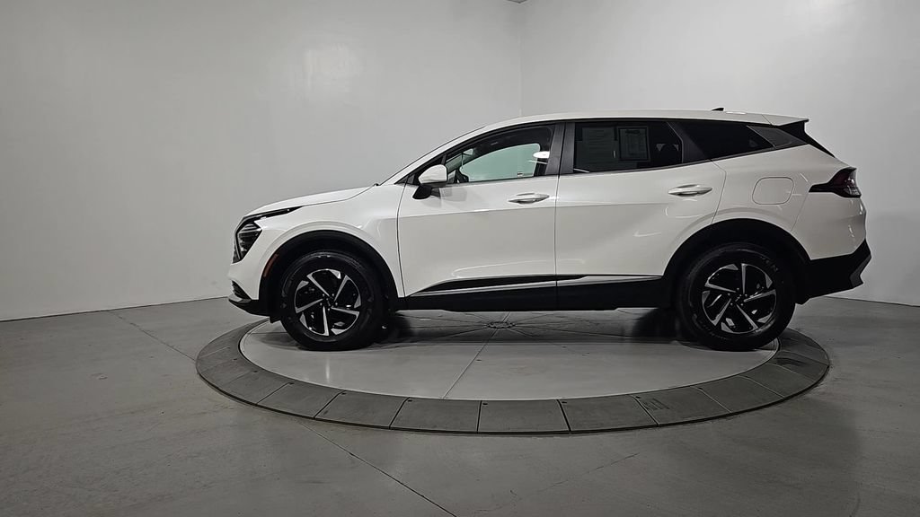 Used 2024 Kia Sportage LX AWD/4WD image 2