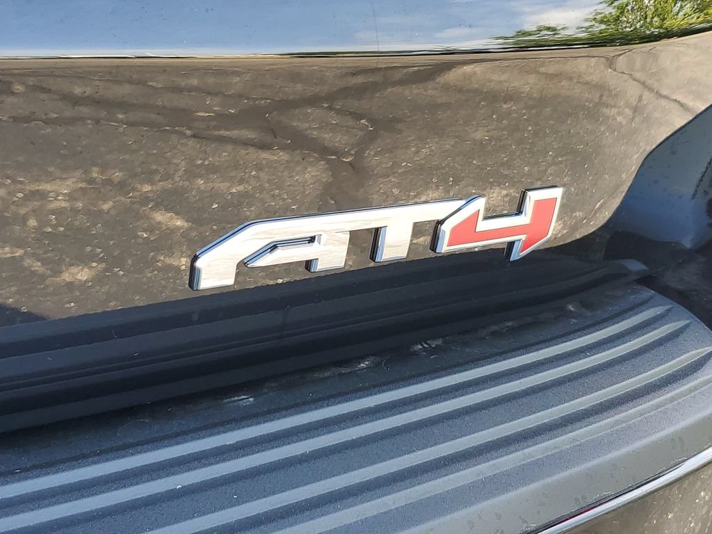 New 2026 GMC Yukon AT4 w/ AT4 Premium Plus Package AWD/4WD image 8
