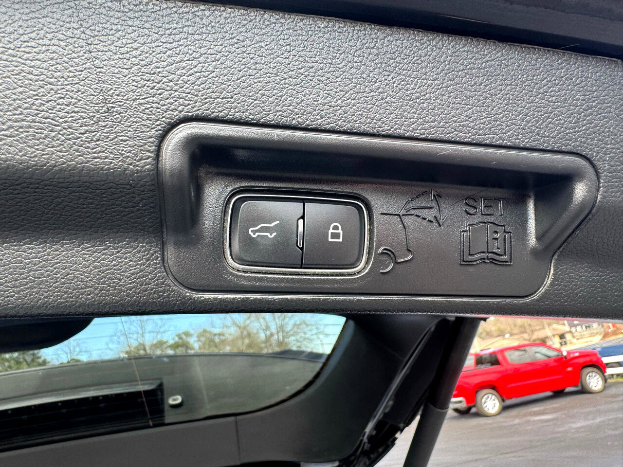 Used 2022 Ford Explorer XLT w/ Equipment Group 202A image 19