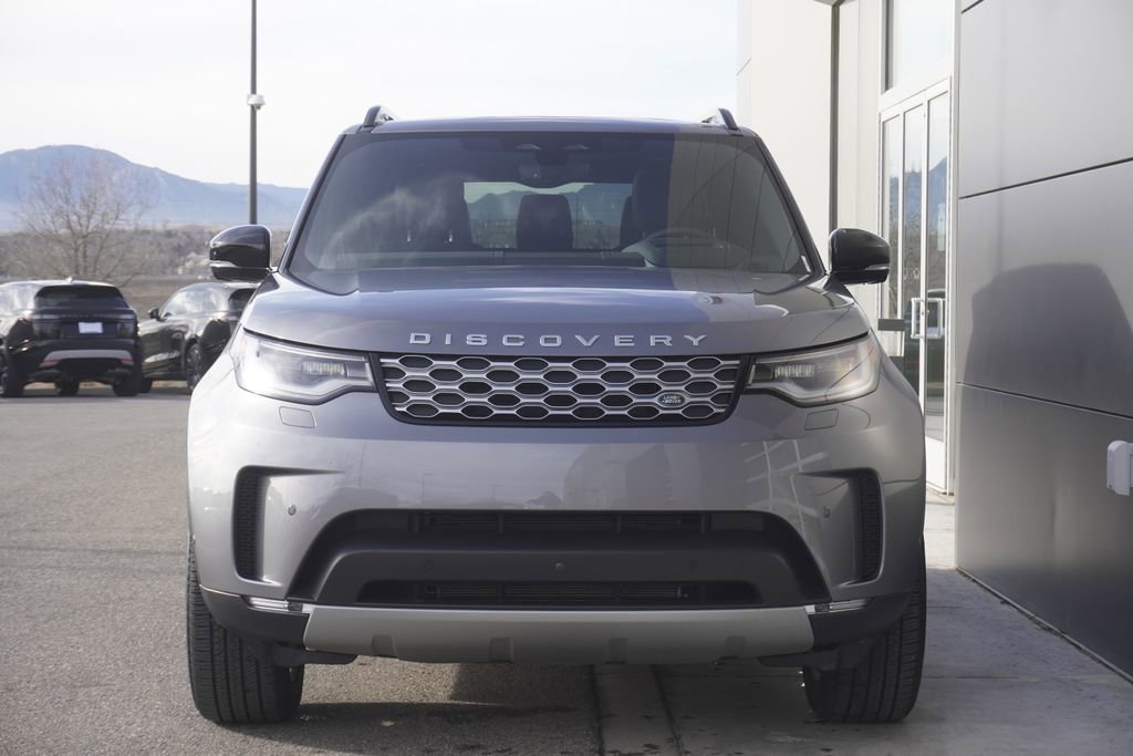 Used 2025 Land Rover Discovery S image 5