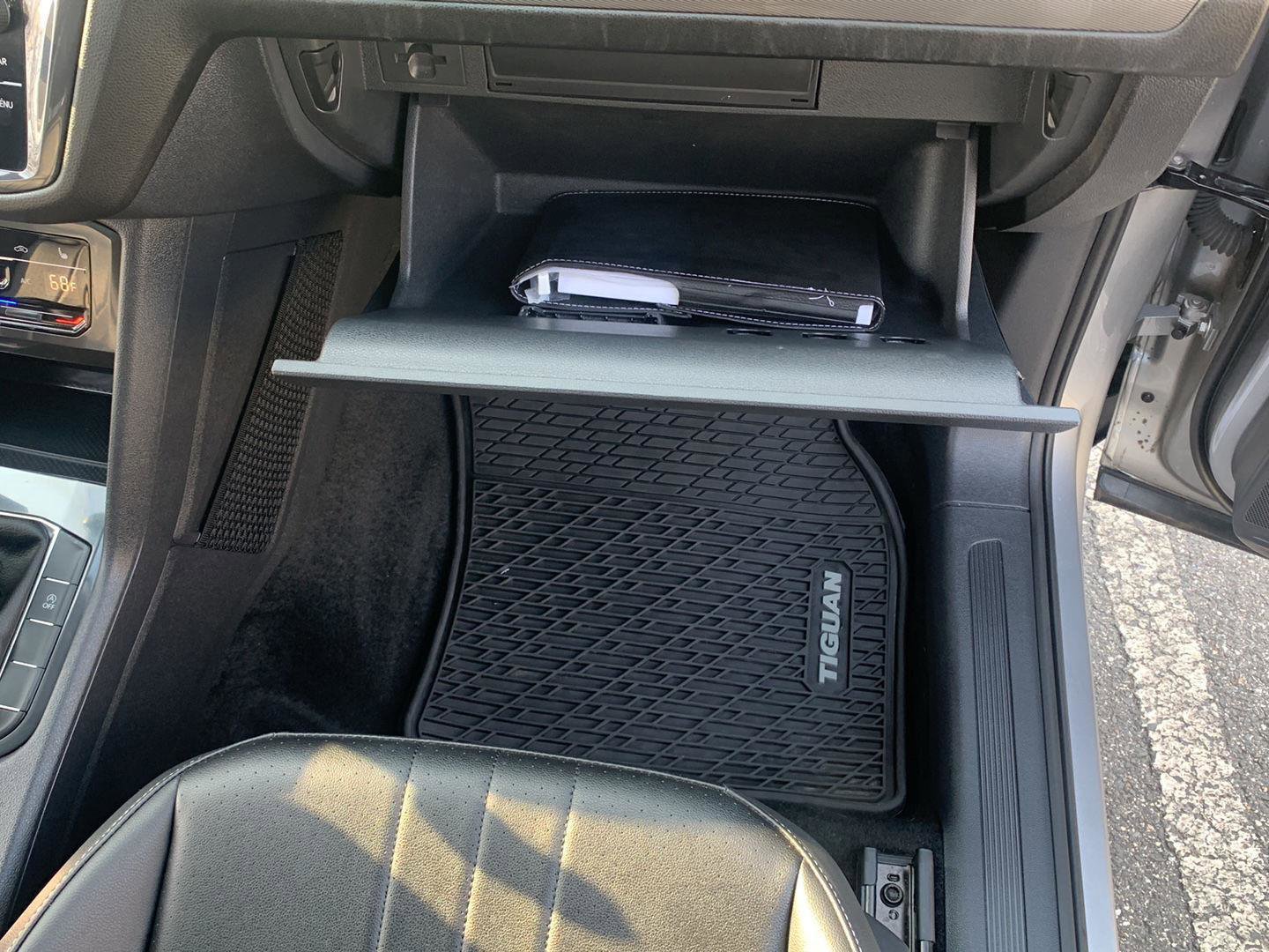 Used 2024 Volkswagen Tiguan SE w/ Panoramic Sunroof Package image 29