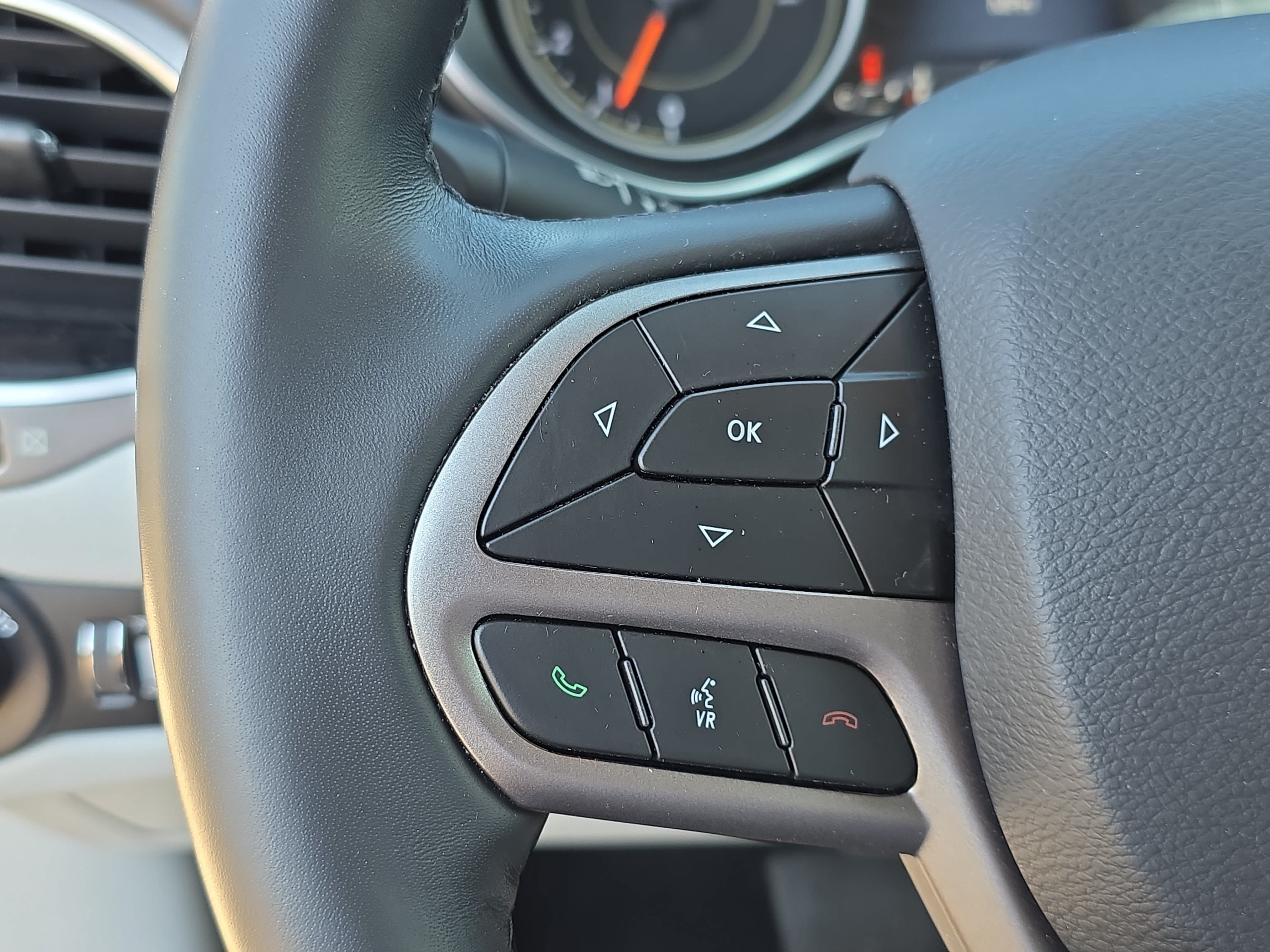 Used 2020 Jeep Cherokee Limited AWD/4WD image 15