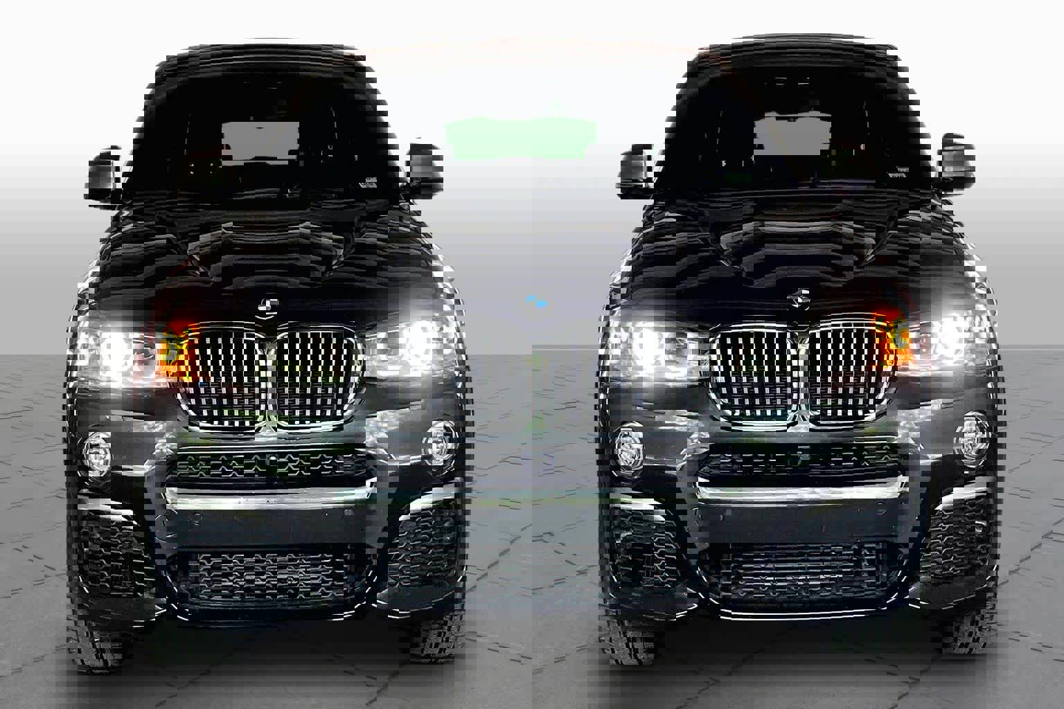 Used 2018 BMW X4 M40i image 3