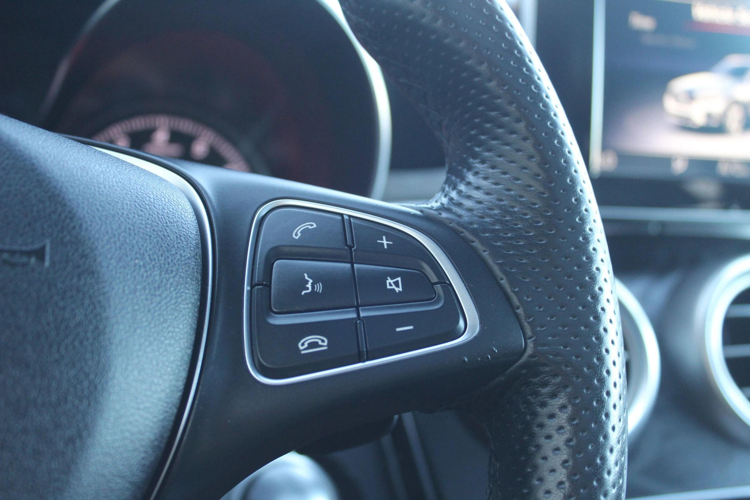 Used 2018 Mercedes-Benz GLC 300 4MATIC image 27