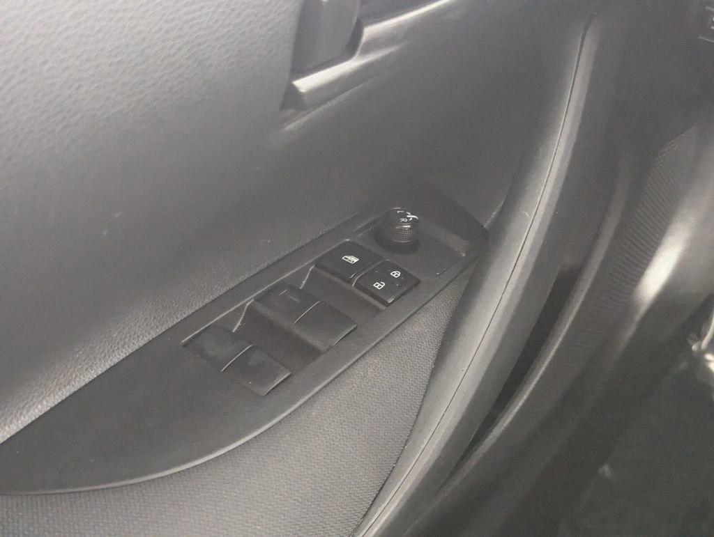 Used 2022 Toyota Corolla LE FWD image 14