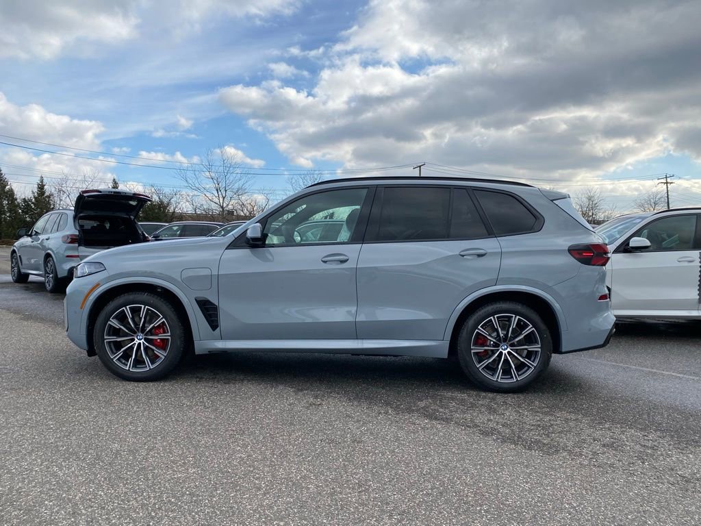 New 2026 BMW X5 xDrive50e w/ M Sport Package AWD/4WD image 4