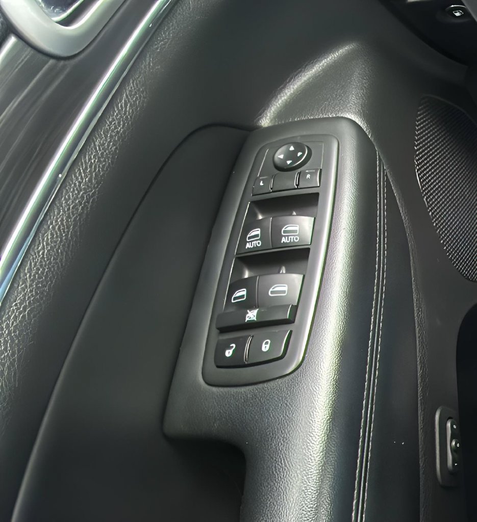 Used 2019 Jeep Grand Cherokee Limited AWD/4WD image 18