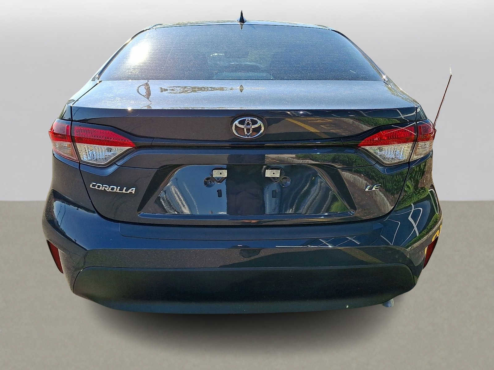 Used 2025 Toyota Corolla LE FWD image 5