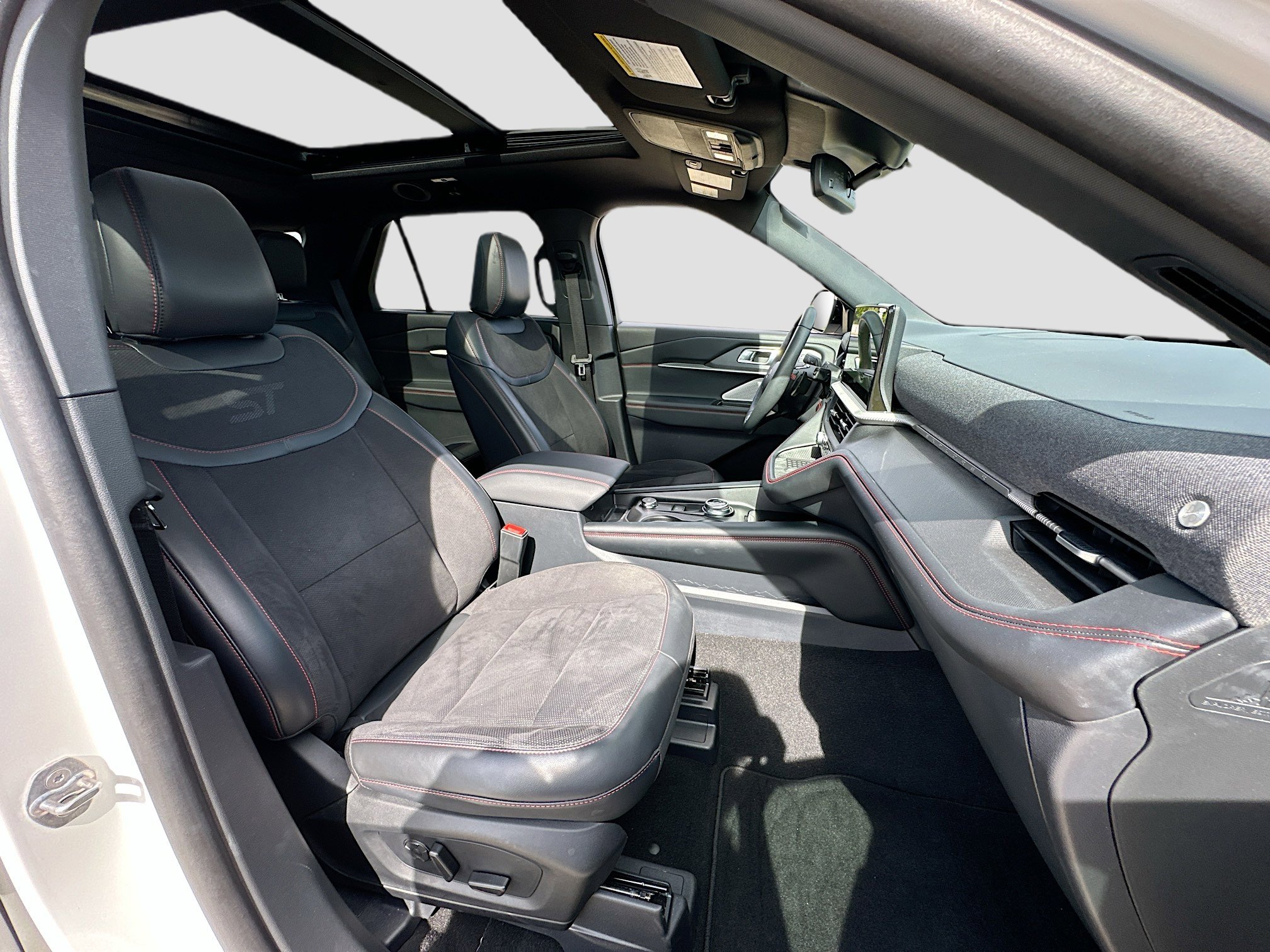 Certified 2025 Ford Explorer ST AWD/4WD image 30