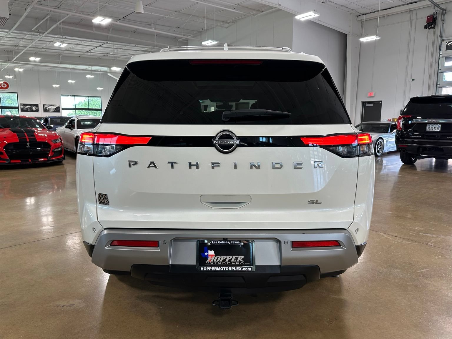 Used 2024 Nissan Pathfinder SL w/ SL Premium Package FWD image 7