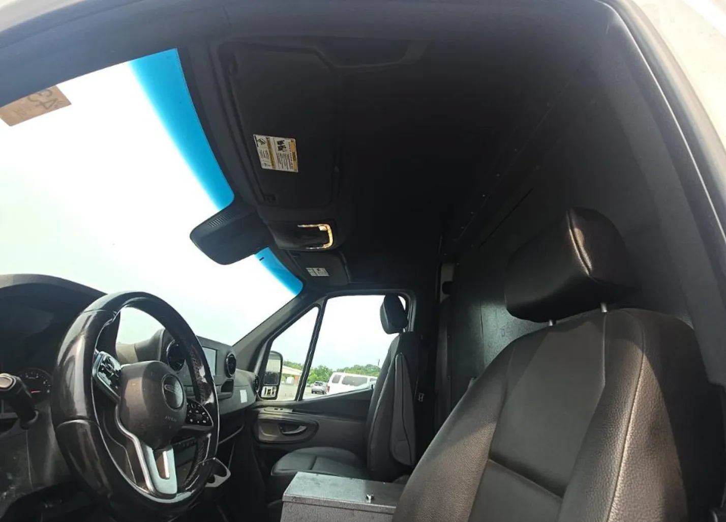 Used 2021 Freightliner Sprinter 2500 RWD image 6