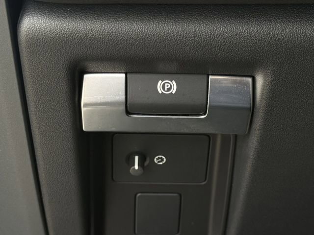 Used 2023 Land Rover Defender 130 X-Dynamic SE image 24