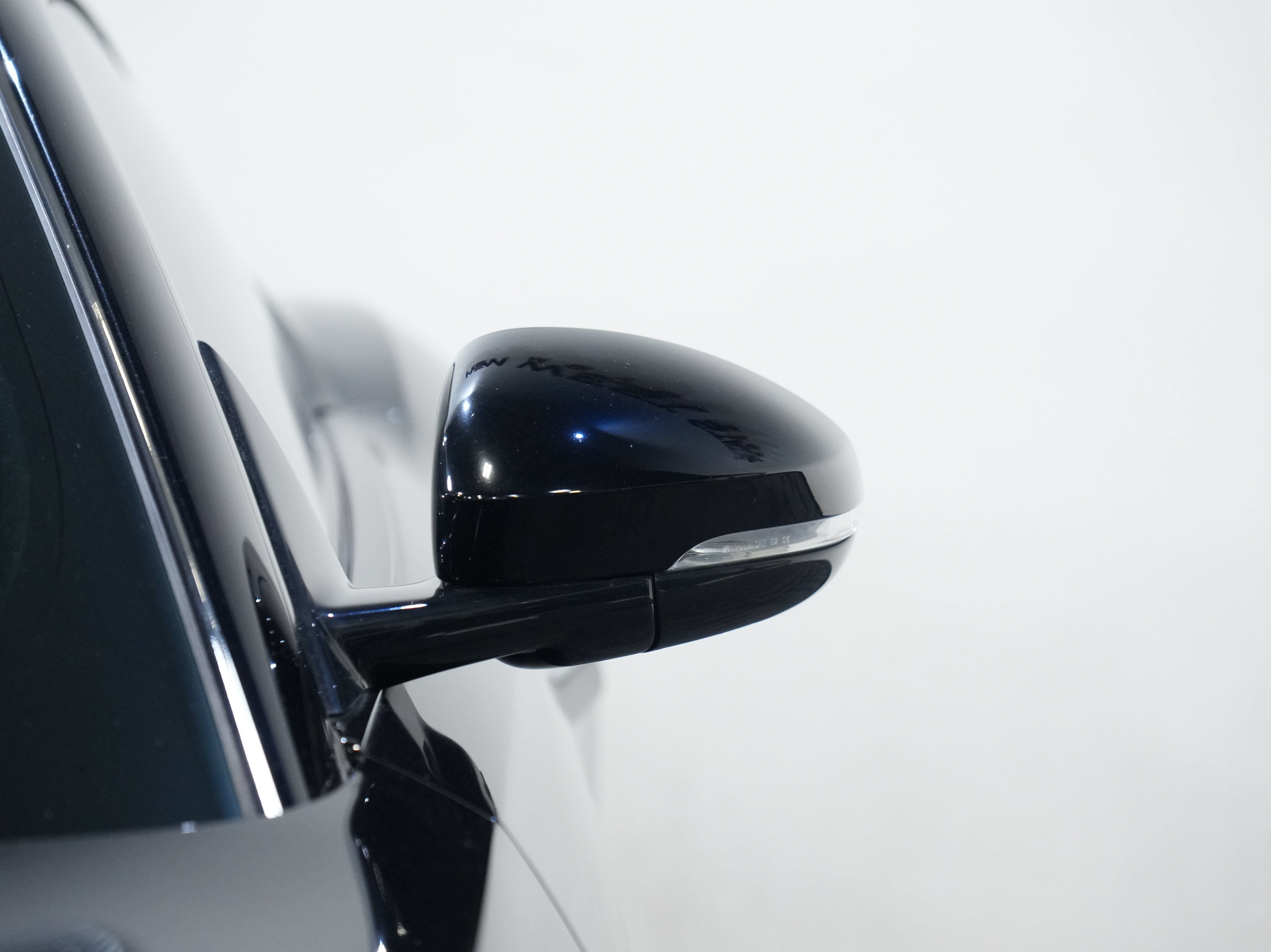 Used 2015 Jaguar F-TYPE R RWD image 11