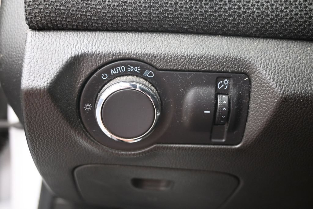Used 2015 Chevrolet Cruze LT FWD image 17
