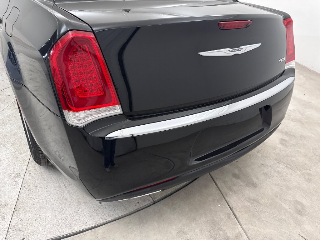 Used 2018 Chrysler 300 Touring w/ Driver Convenience Group RWD image 22