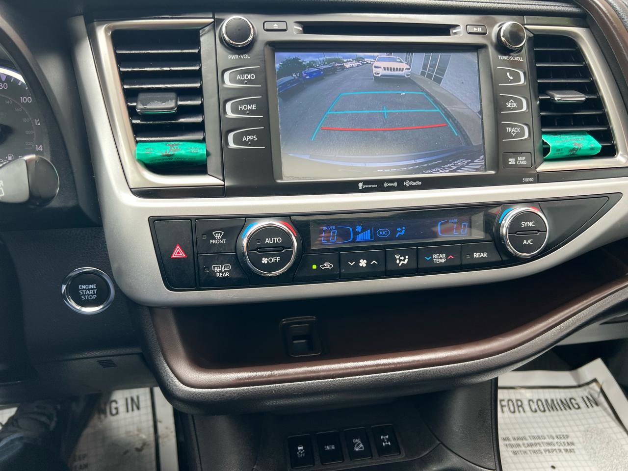 Used 2019 Toyota Highlander XLE AWD/4WD image 24
