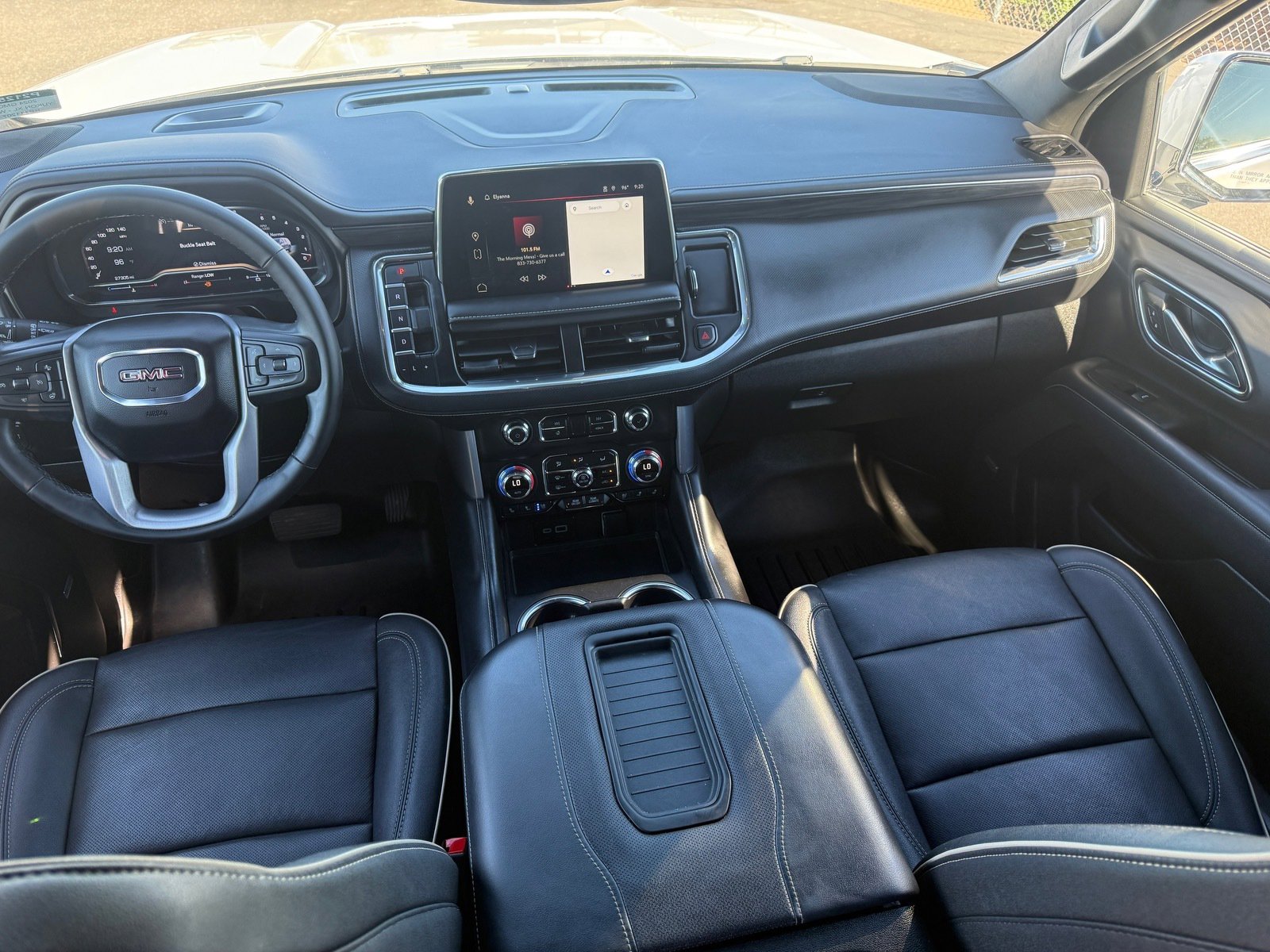 Used 2024 GMC Yukon XL SLT w/ SLT Luxury Package image 27