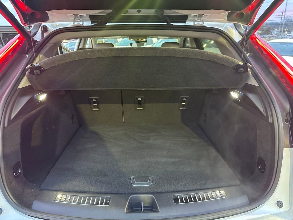 Used 2022 Cadillac XT4 Premium Luxury w/ Enhanced Visibility Package image 25