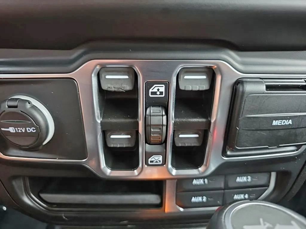 Used 2021 Jeep Wrangler Unlimited Sahara AWD/4WD image 28