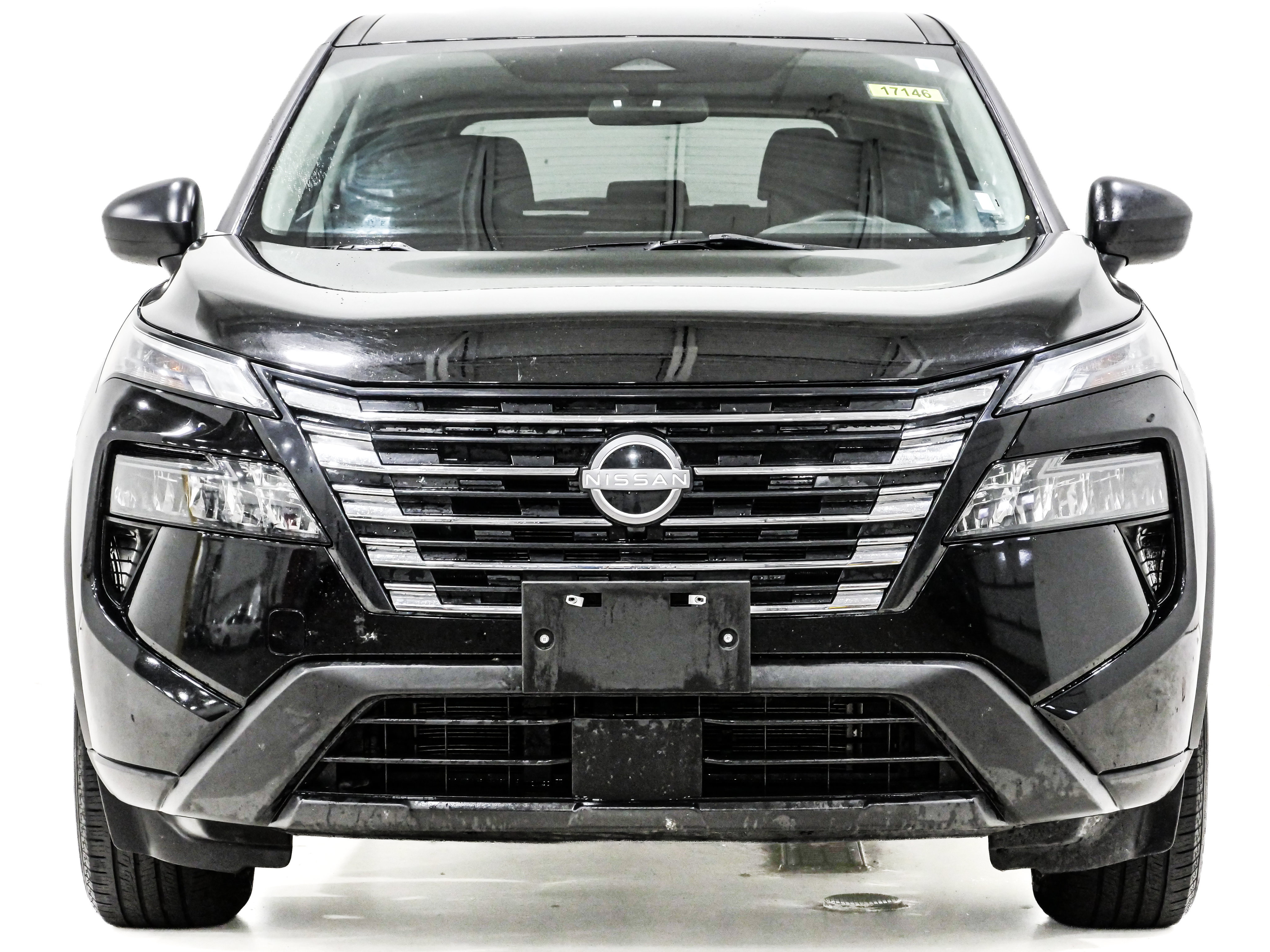 Used 2024 Nissan Rogue S AWD/4WD image 2