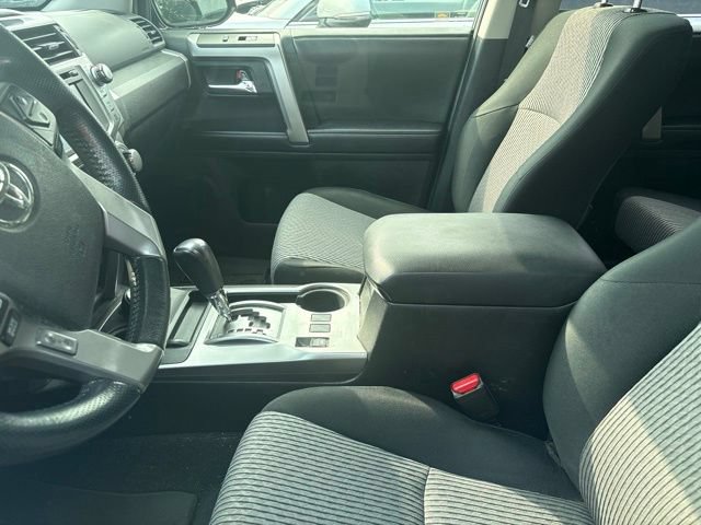Used 2016 Toyota 4Runner SR5 AWD/4WD image 10