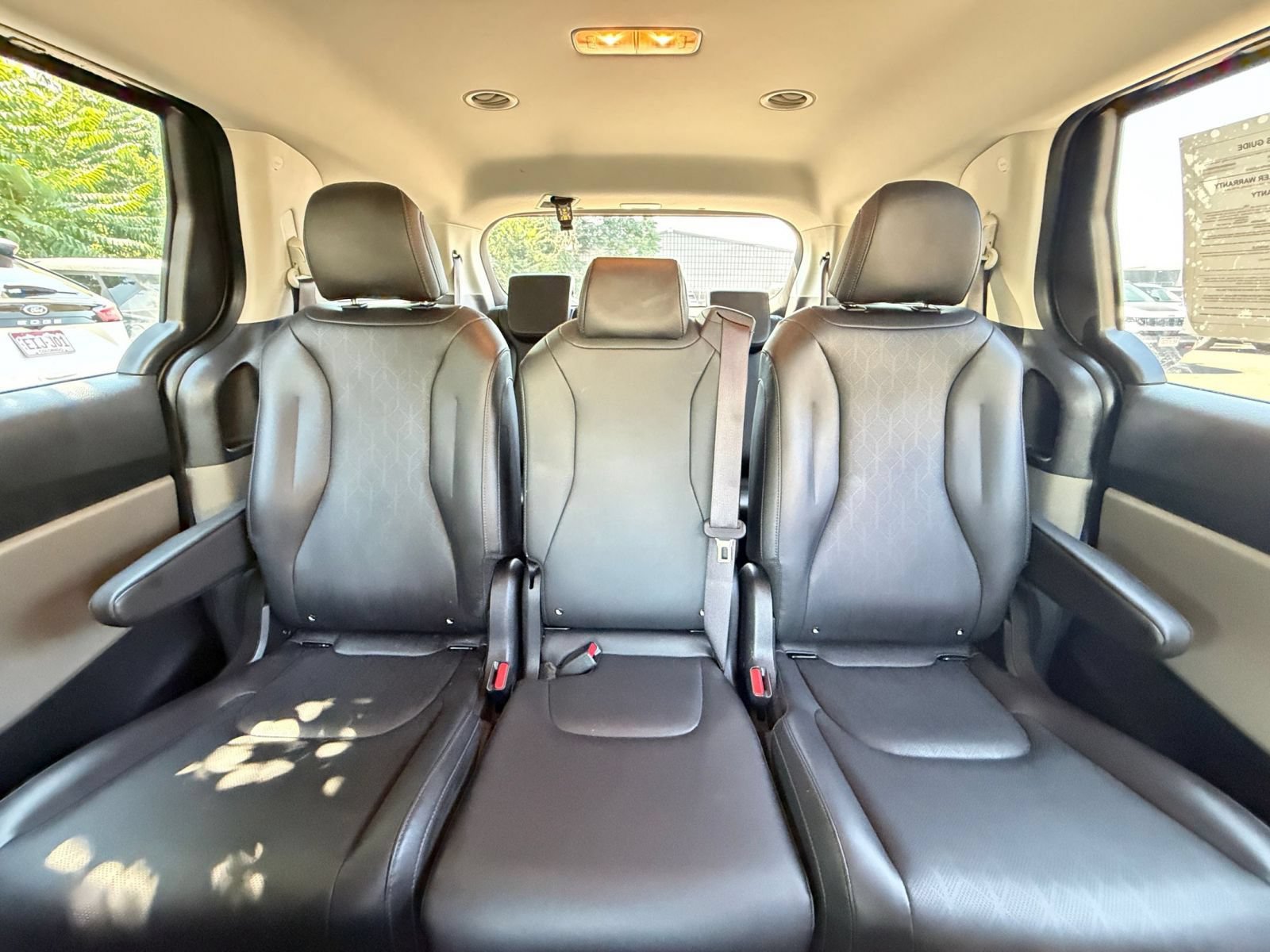 Used 2026 Kia Carnival FWD image 33