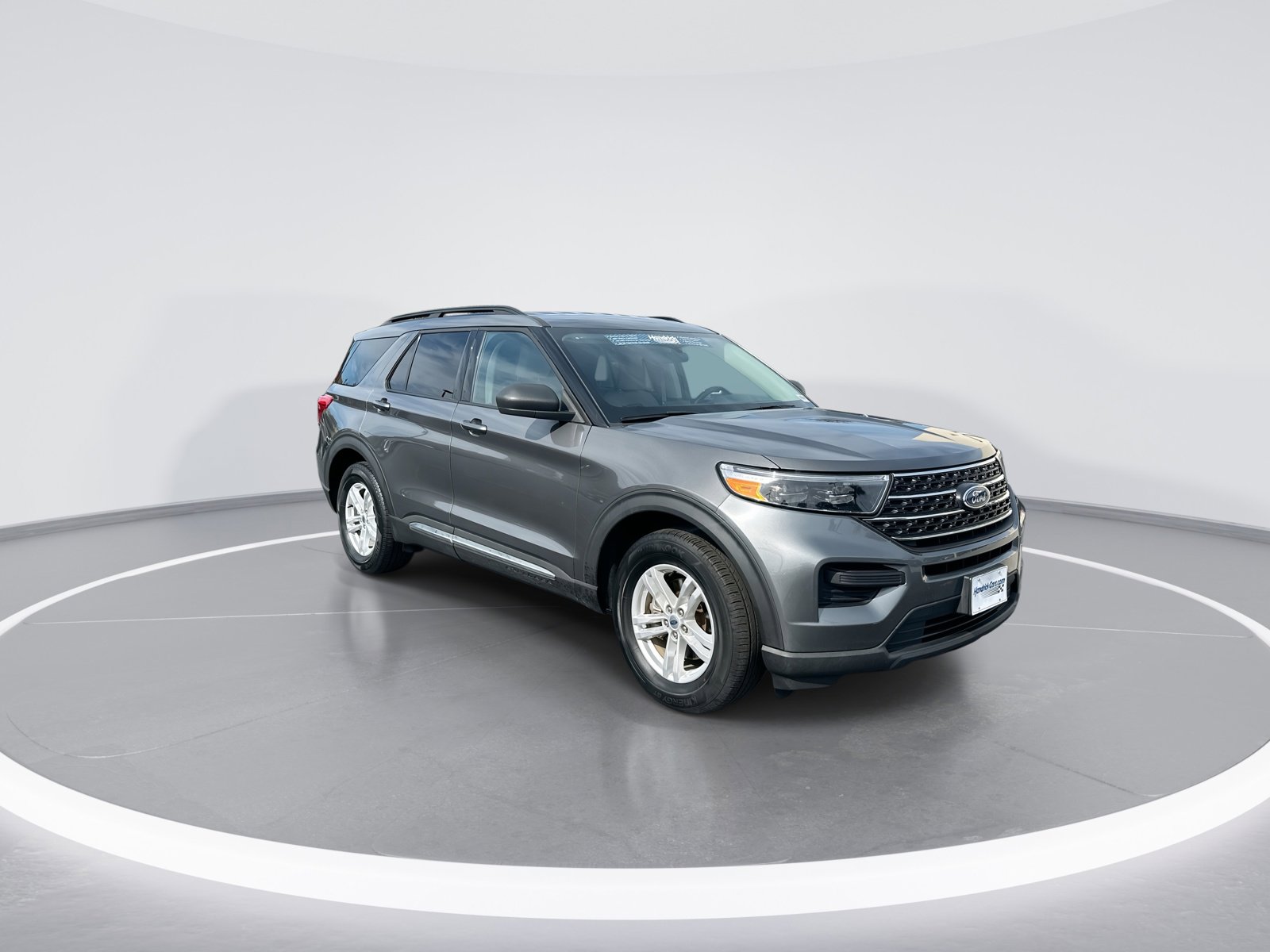 Used 2023 Ford Explorer XLT RWD image 2