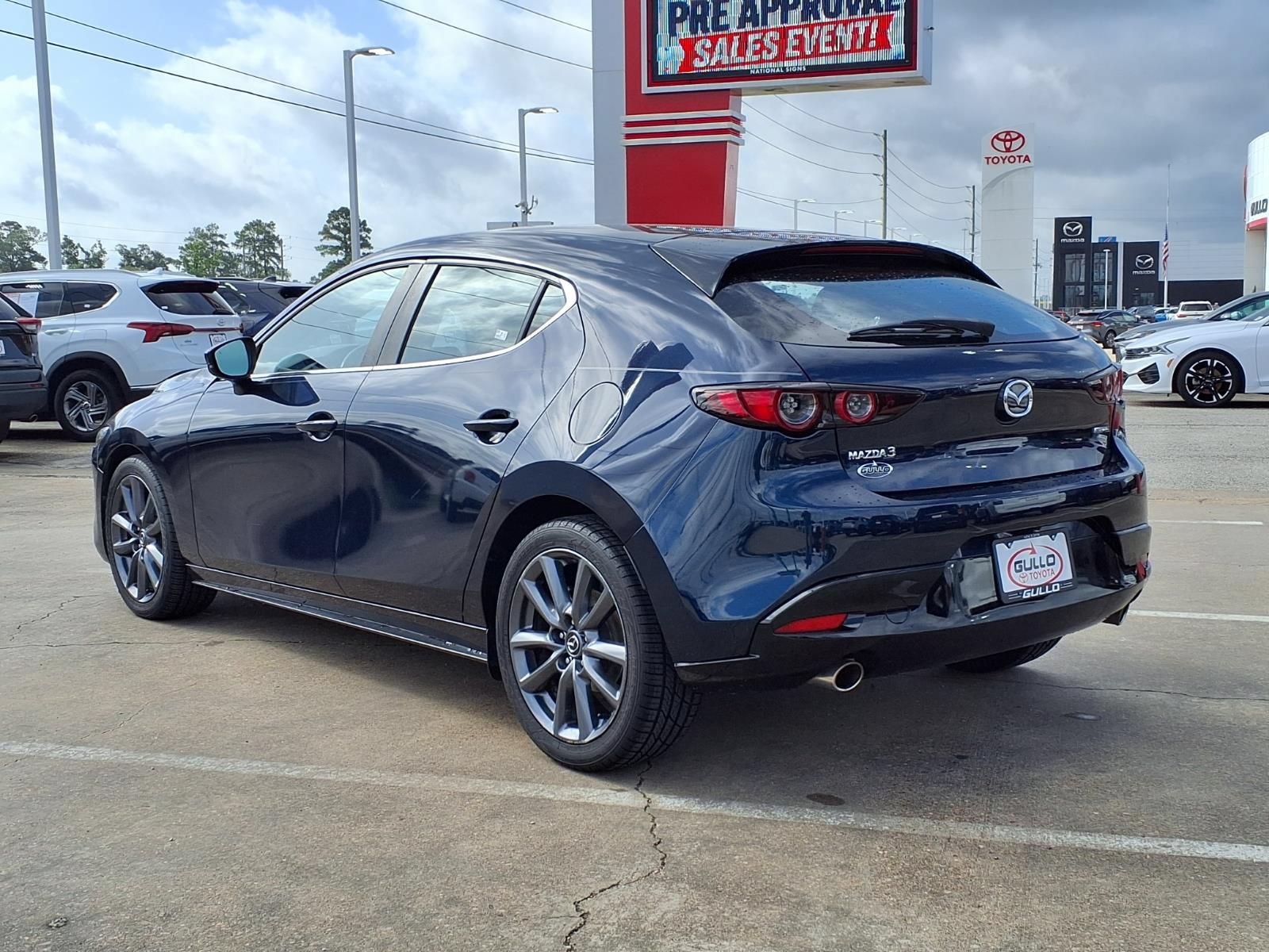 Used 2021 MAZDA MAZDA3 s FWD image 2