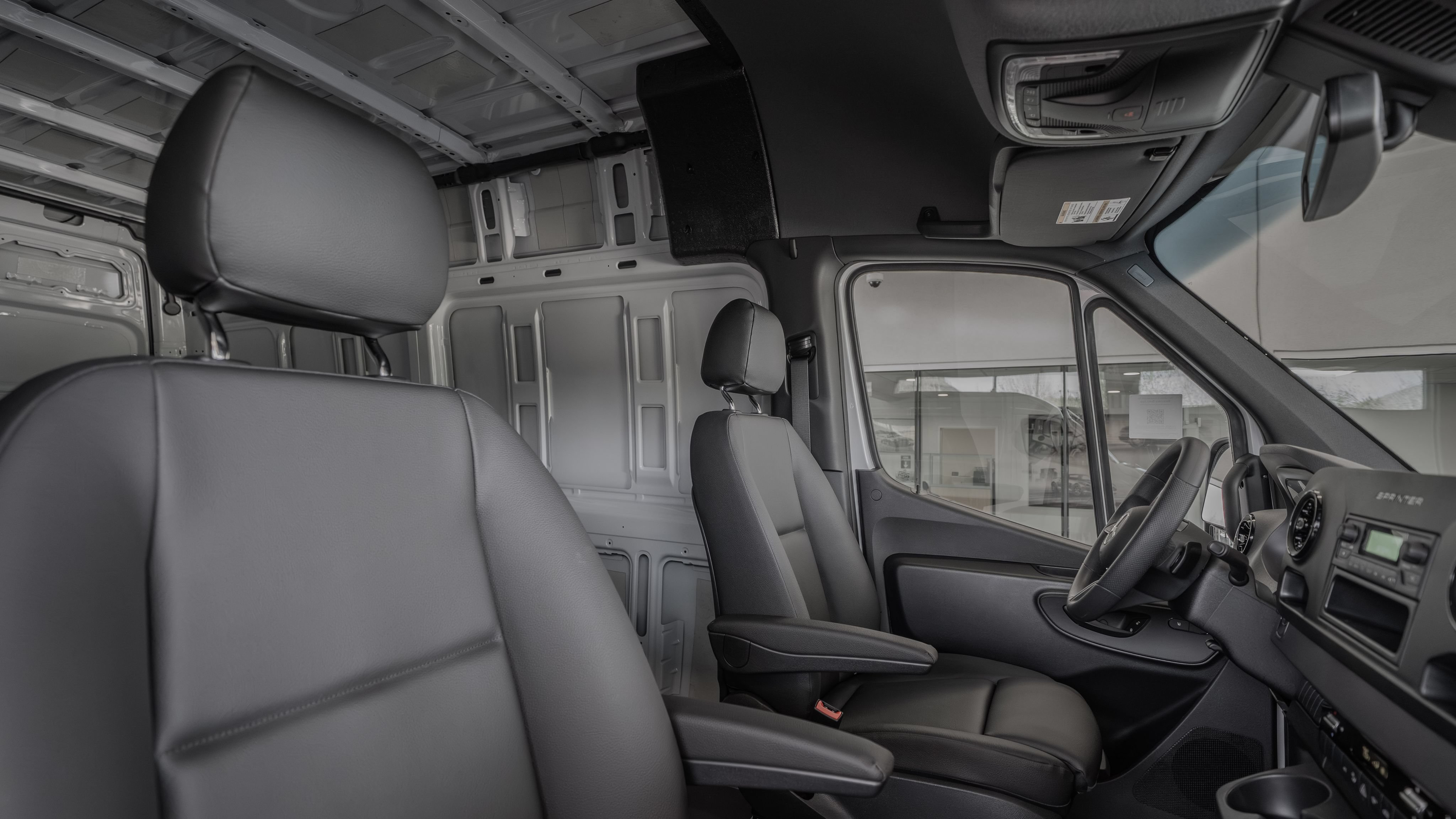 Used 2025 Mercedes-Benz Sprinter 2500 image 32