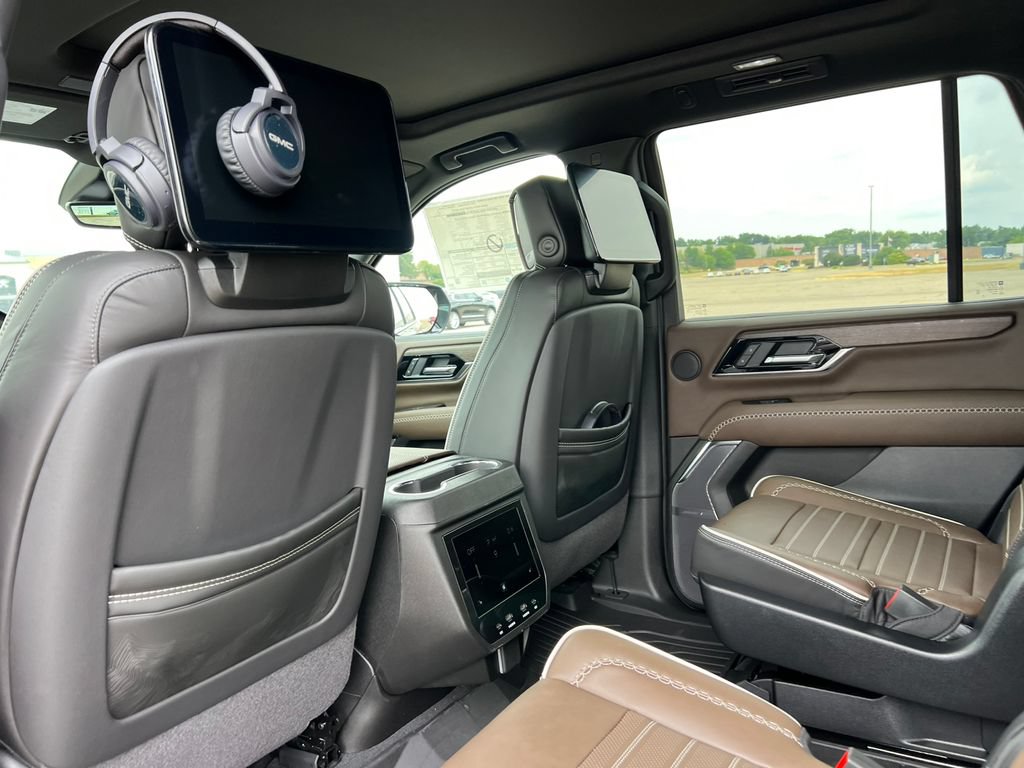 New 2026 GMC Yukon Denali Ultimate w/ LPO, Floor Liner Package AWD/4WD image 44