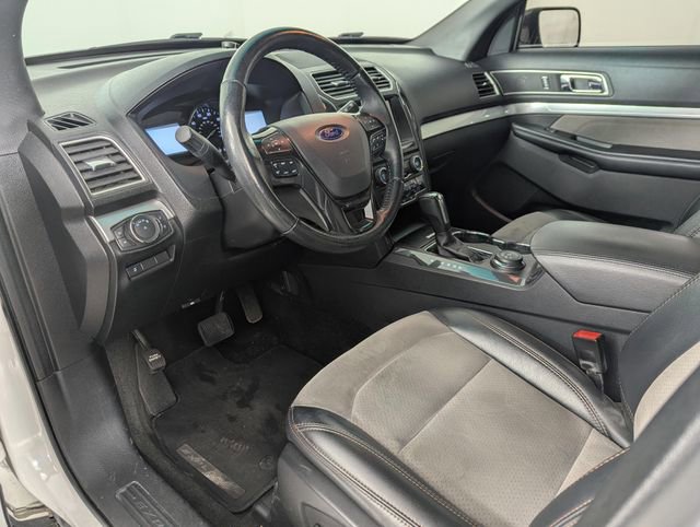 Used 2017 Ford Explorer XLT w/ Equipment Group 202A image 12