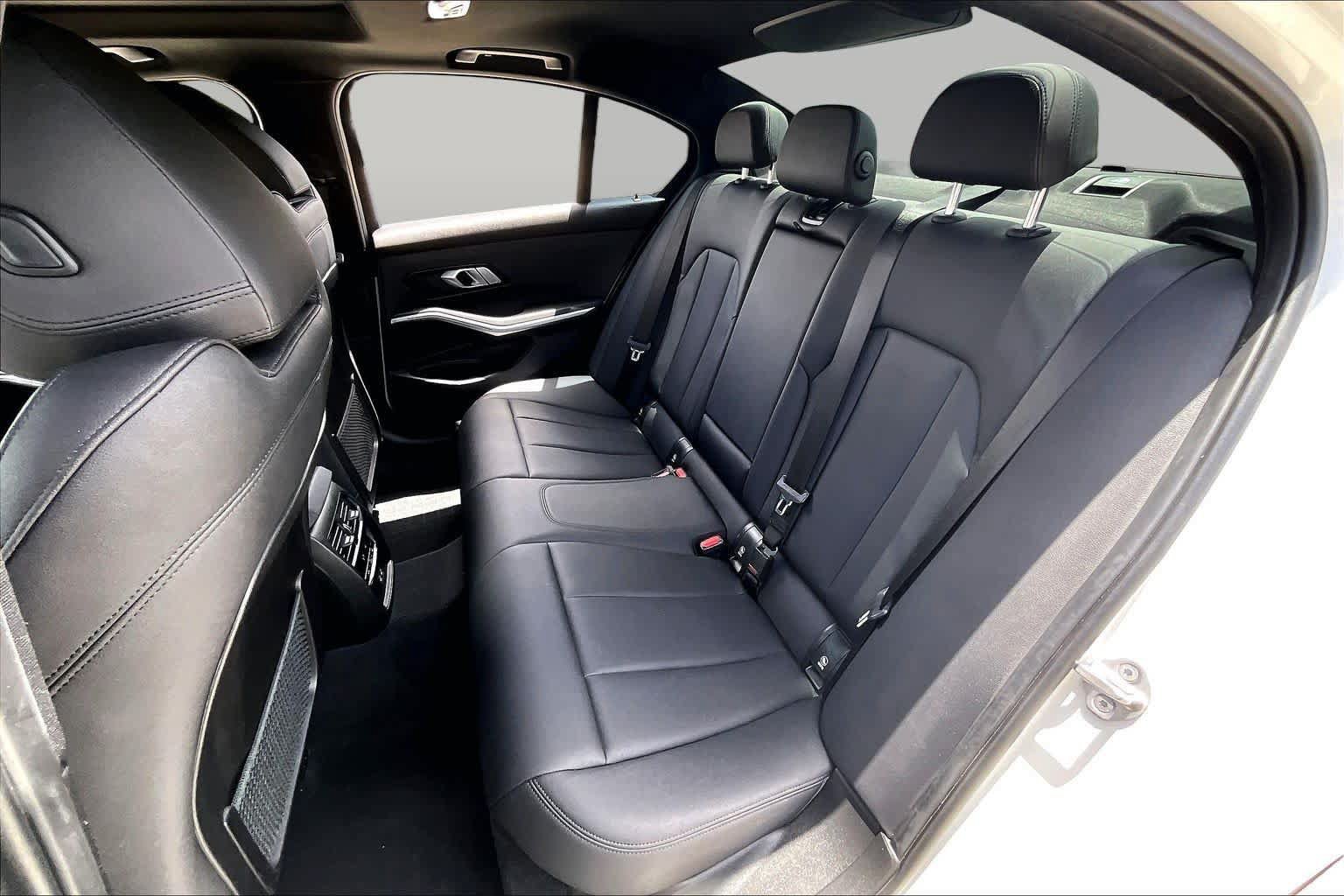 Used 2021 BMW 330i Sedan w/ Convenience Package RWD image 18