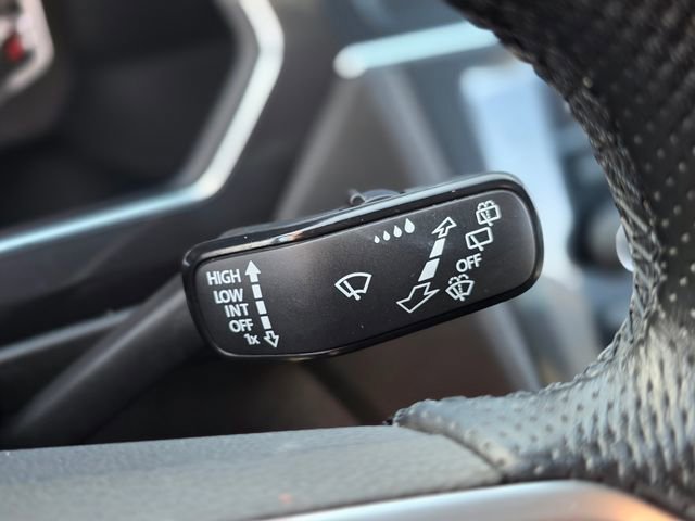 Used 2022 Volkswagen Tiguan SEL R-Line AWD/4WD image 37