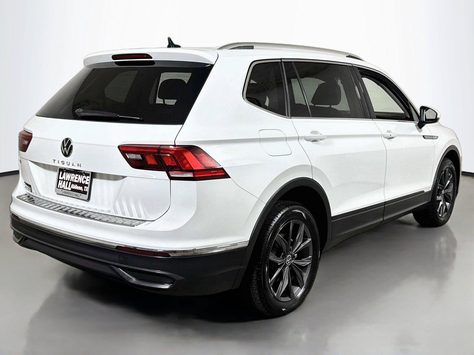 Used 2022 Volkswagen Tiguan SE FWD image 4