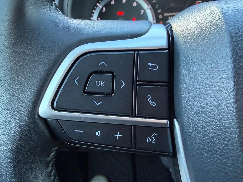 Used 2023 Toyota Highlander LE image 18