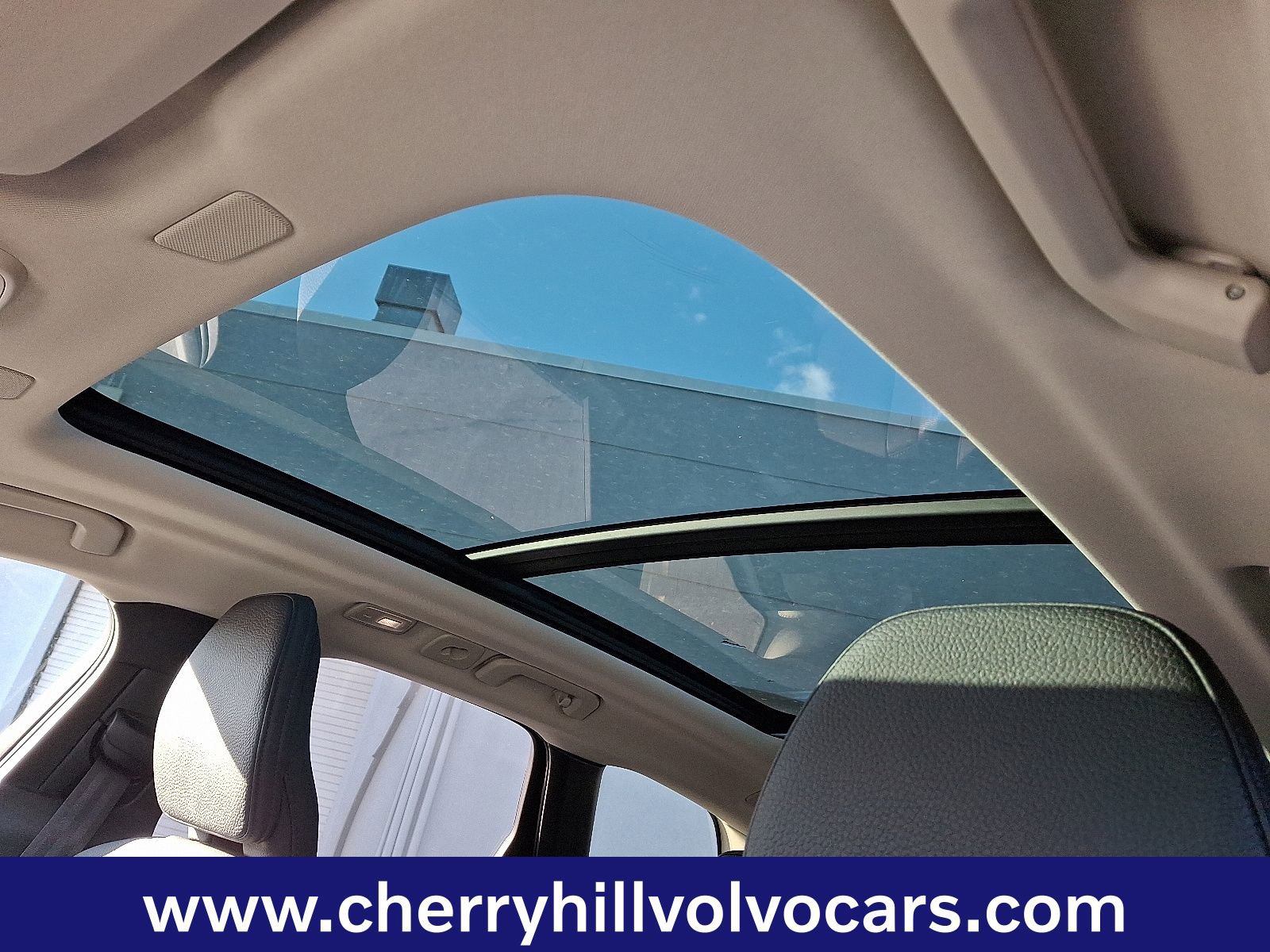 Certified 2025 Volvo XC60 B5 Plus image 15